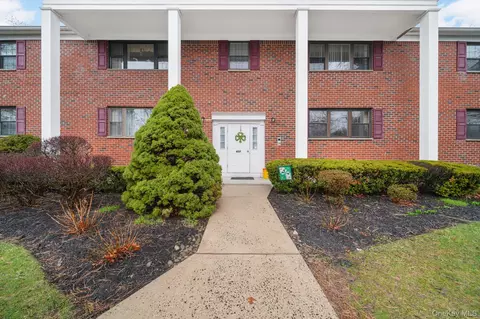 422 Somerset Dr #B, Orangetown, NY 10965