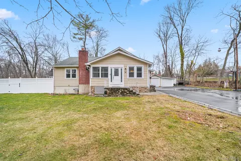 34 Waldberg Ave, Clarkstown, NY 10920