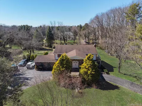 Undisclosed, Glen Head, NY 11545