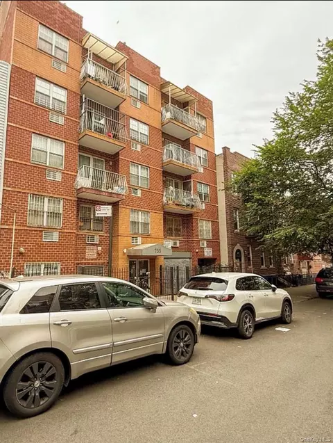 755 40th St #3C, Brooklyn, NY 11232