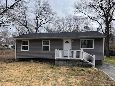 53 Hawkins Ave, Medford, NY 11763