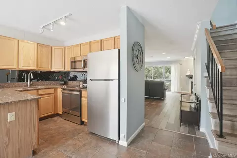 Entry Way - 85 Hemlock Cir, Peekskill, NY 10566 photo 1 of 2