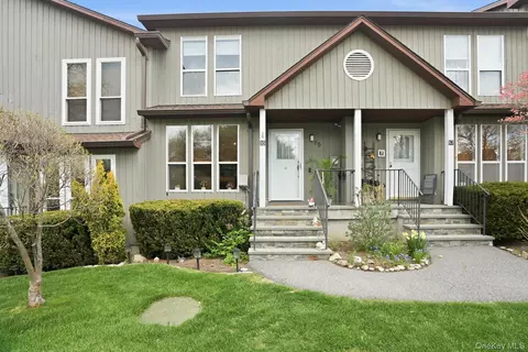 Exterior - 85 Hemlock Cir, Peekskill, NY 10566 photo 2 of 3