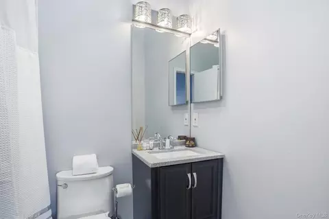 Bath - 85 Hemlock Cir, Peekskill, NY 10566 photo 3 of 3