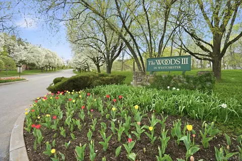85 Hemlock Cir, Peekskill, NY 10566