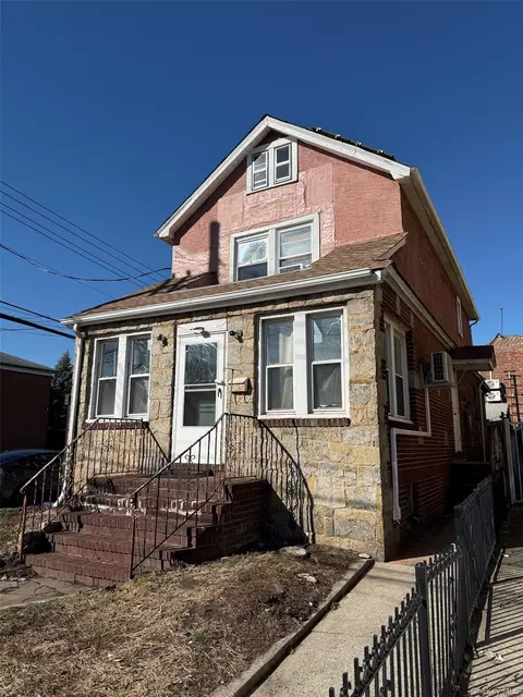 5844 136th St, Flushing, NY 11355