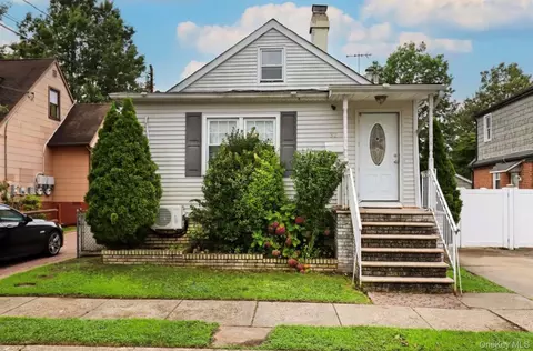 32 Cumberland Pl, Valley Stream, NY 11581