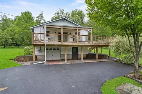 1013 Cooley Rd, Rockland, NY 12768