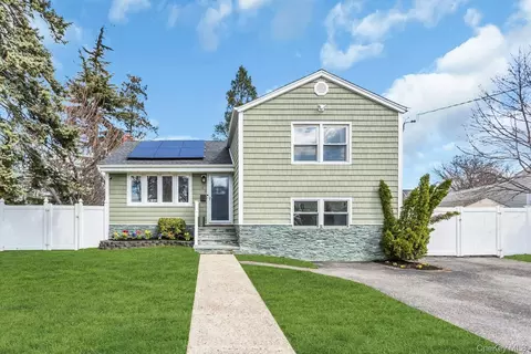 25 Young St, West Babylon, NY 11704