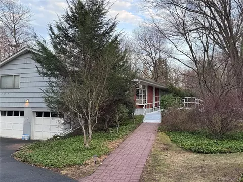 3 Annabelle Ln, Clarkstown, NY 10956