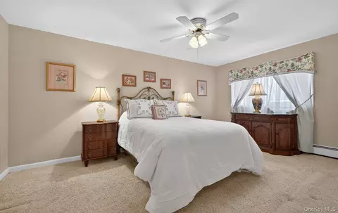 1 Toms Point Ln #3C, North Hempstead, NY 11050