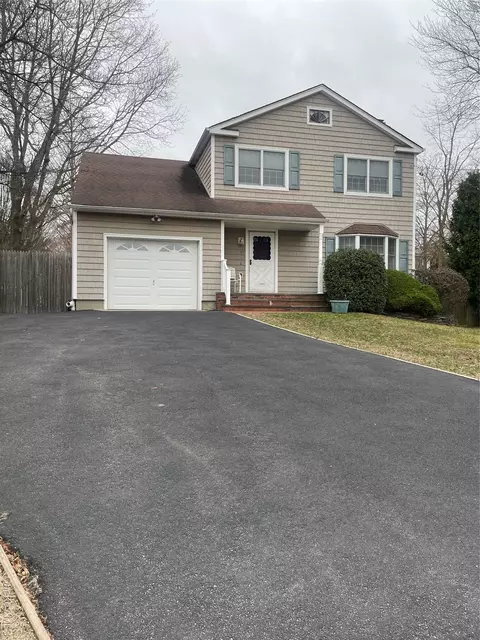 185 Birch Rd, Kings Park, NY 11754