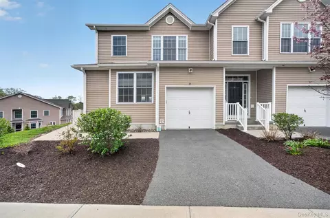 35 Pinto Rd E, Middletown, NY 10941