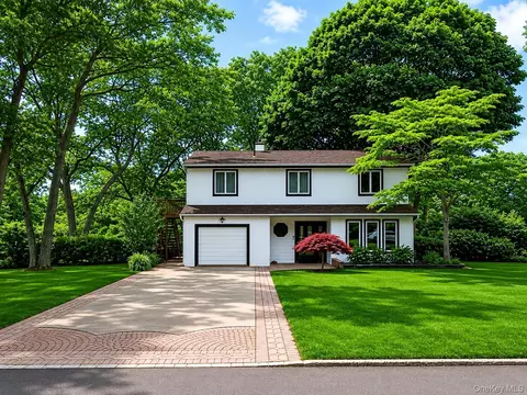 36 N Morris Ave, Farmingville, NY 11738
