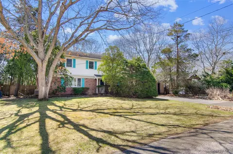 26 Lovell Rd, Hampton Bays, NY 11946