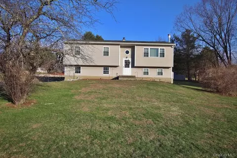 2 Farmstead Ln, Southeast, NY 10509