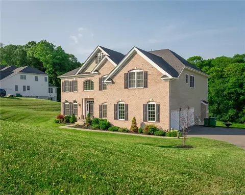 38 Melanie Ln, Beekman, NY 12533