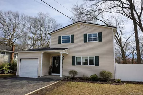 44 Patchogue Ave, Mastic, NY 11950 photo 1