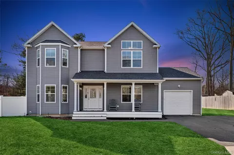 164 Chestnut St, Mount Sinai, NY 11766