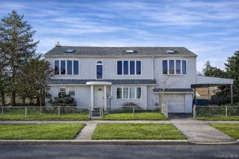 358 Litchfield Ave, Meacham, NY 11003