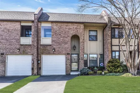 156 Southgate Cir, Massapequa Park, NY 11762