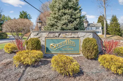50 Jonathan Dr, Mahopac, NY 10541