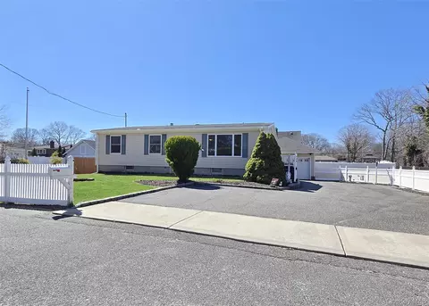 146 Webster Ave, Lake Ronkonkoma, NY 11779