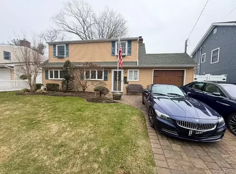 85 Riverside Ave, Massapequa, NY 11758