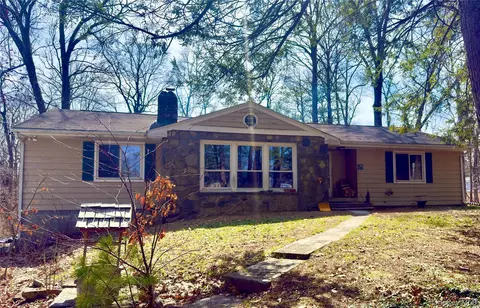 6 Pine Tree Ln, Hyde Park, NY 12538