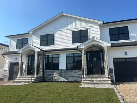 960 Cathedral Ave, Franklin Square, NY 11010