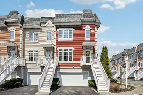 105 Alexander Ct, Clarkstown, NY 10954