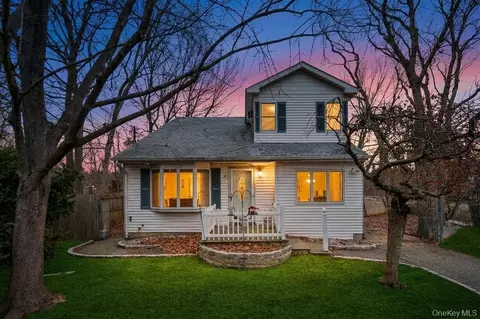 34 Pinelawn Ave, Shirley, NY 11967