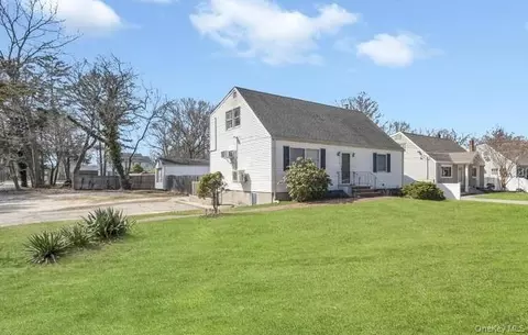 532 Park Ave, Centereach, NY 11720