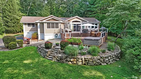 83 Maple Brook Rd, Tuxedo, NY 10987