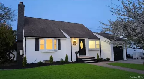 1515 Paul St, Baldwin, NY 11510