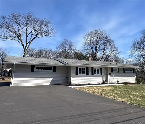 55 Eisenhower Dr, Middletown, NY 10940