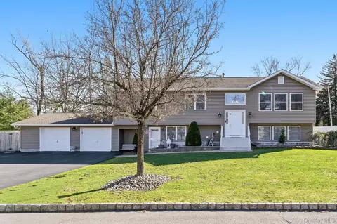 1 Penny Ln, Clarkstown, NY 10994