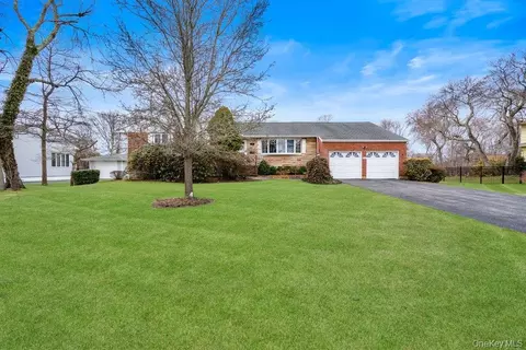 848 Hampshire Rd, Bay Shore, NY 11706