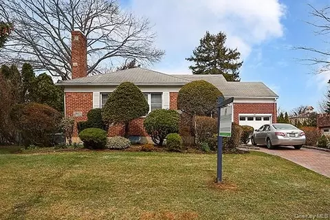 97 Vanderbilt Ave, North Hempstead, NY 11030