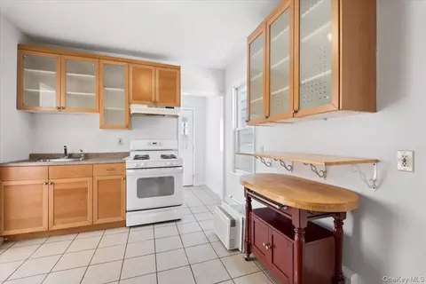 Entry Way - 1133 Orchard St, Peekskill, NY 10566 photo 1 of 2
