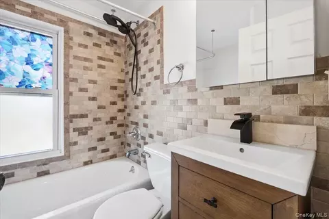 Bath - 1133 Orchard St, Peekskill, NY 10566 photo 1 of 1