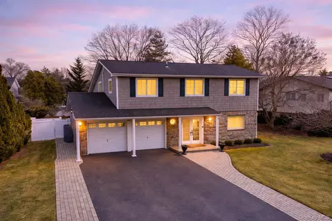 22 Delaware Ave, Jericho, NY 11753