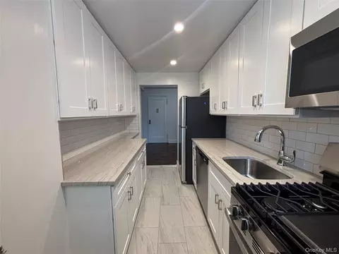 110 Draper Ln #SS6, Greenburgh, NY 10522