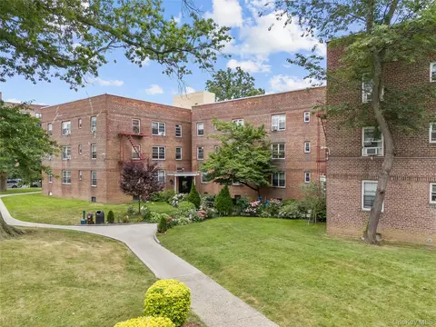 147-25 38th Ave #F26, Flushing, NY 11354