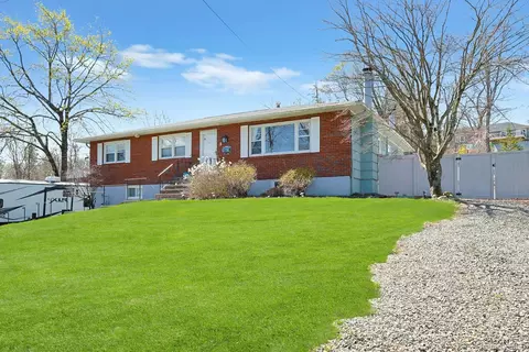 3 Green Hill Ct, Clarkstown, NY 10954