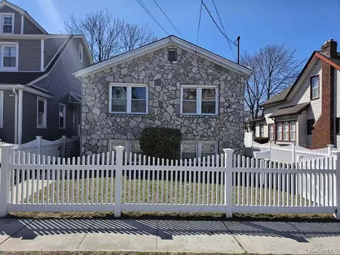 119-28 193rd St, New York, NY 11412