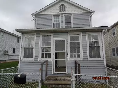 19 E 10th Rd, Far Rockaway, NY 11693