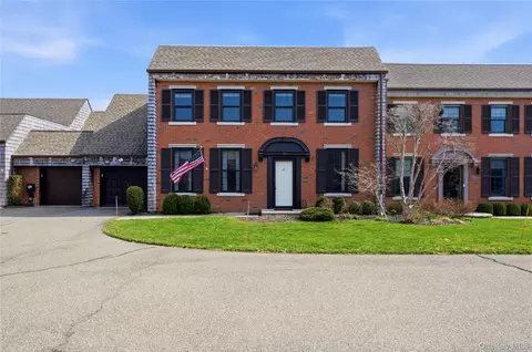 282 Helm Ln, Bay Shore, NY 11706
