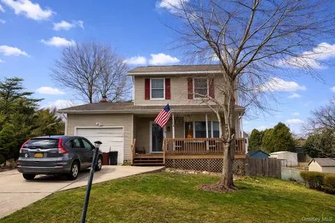 318 Avenue C, Lake Ronkonkoma, NY 11779