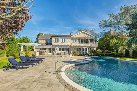 Exterior - 10 Beech Rd, Islip, NY 11751 photo 7 of 14